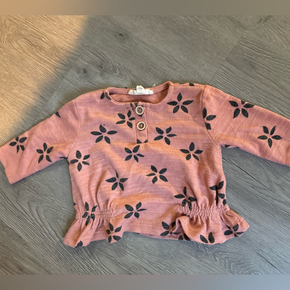 Sweater like comfortable shirt baby girl size 3-6 months
